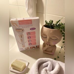 New 4 In 1 Women’s Electric Shaver Rechargeable Battery Rose Gold Wet & Dry Use